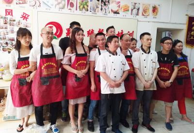 成都小郡肝串串火锅哪里可以学习正宗底料？短期串串火锅底料培训