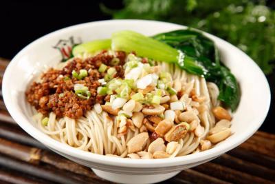 成都担担面食技术培训哪里好？面臊炒制流程技巧