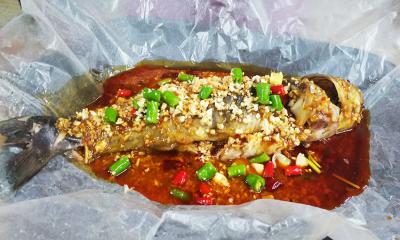  成都特色餐饮培训学校，哪里可以学正宗纸包鱼技术培训？