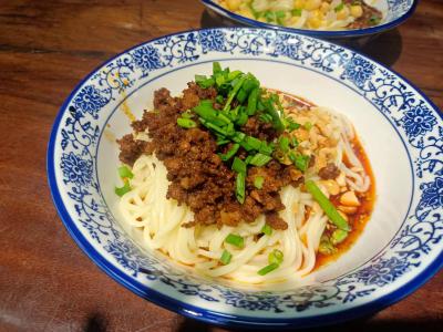 四川担担面食培训学校哪家比较好？学习正宗担担面食做法